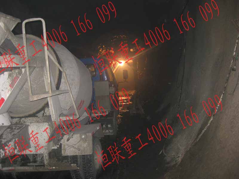 小型攪拌車大連地鐵施工現場